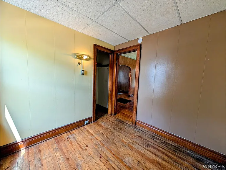 325 Box Ave — Photo 16