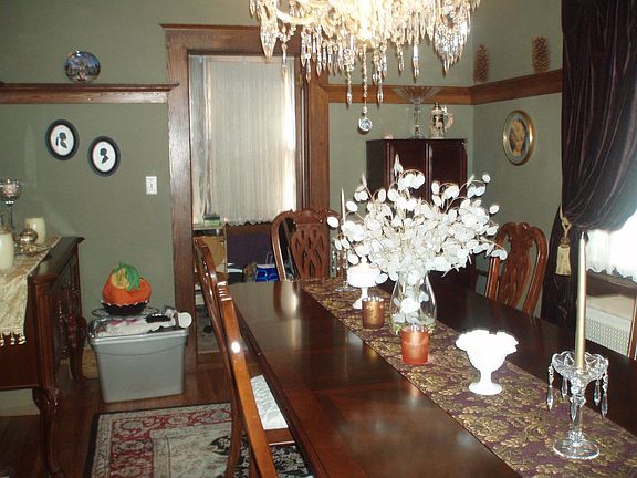 True victorian diningroom