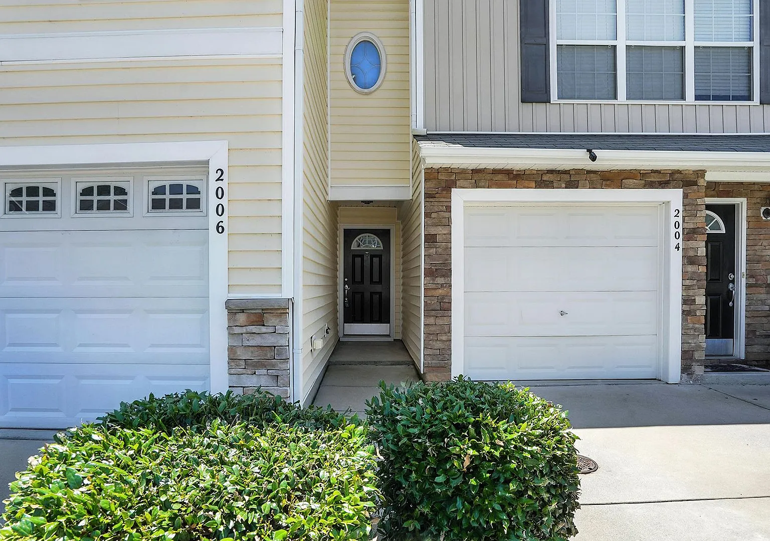 Charming 3-Bedroom Townhome with Fenced Backyard in Raleigh — Photo 3