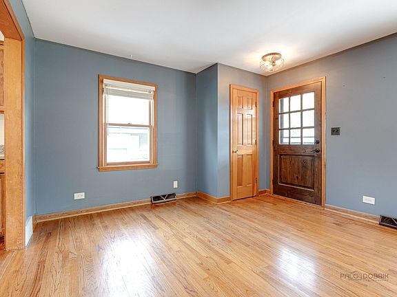 3rd image of 122 S Lincoln Ave