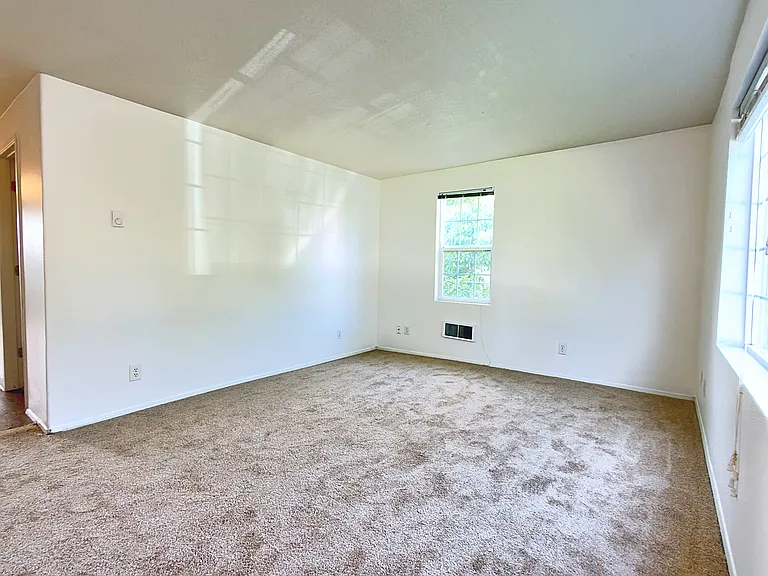 905 NE 94th Ave — Photo 7