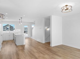 938 19th Ave NW, Edmonton, AB T6T2K8