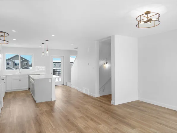 938 19th Ave NW, Edmonton, AB T6T 2K8