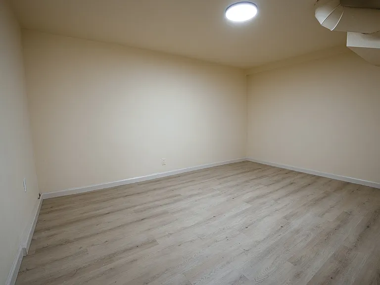 582 Euclid Ave — Photo 11