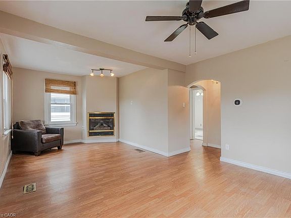 4th image of 6407 Frederica St