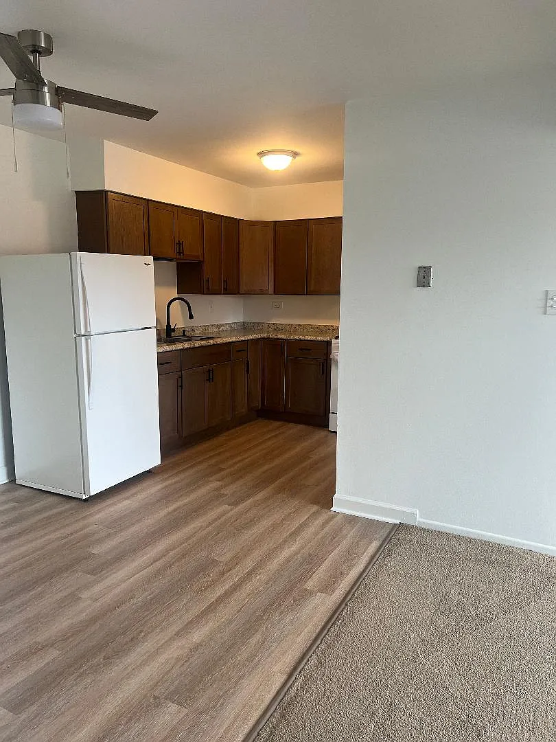 2 bed, 800 sqft, $1,750 — Photo 2
