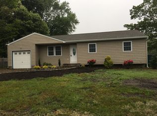 41 Alder Ln, Shirley, NY 11967