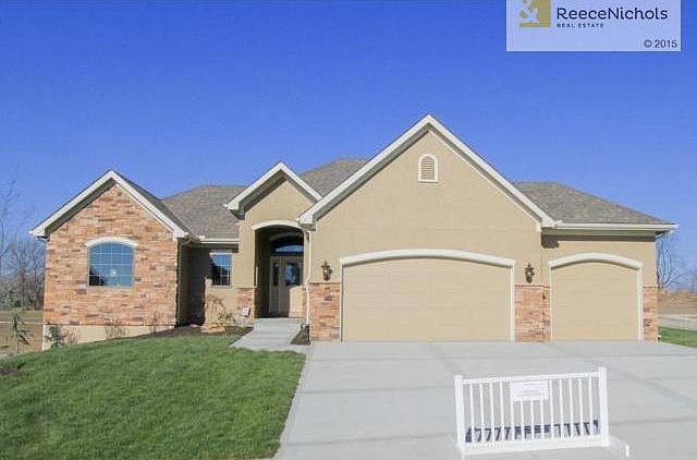 STUNNING REVERSE 1 1/2 BY FREEMAN CUSTOM HOMES!