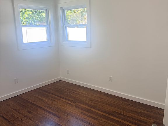 4th image of 60 E Carmans Rd APT 1