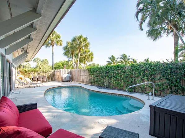 11792 Wimbledon Cir, Wellington, FL 33414