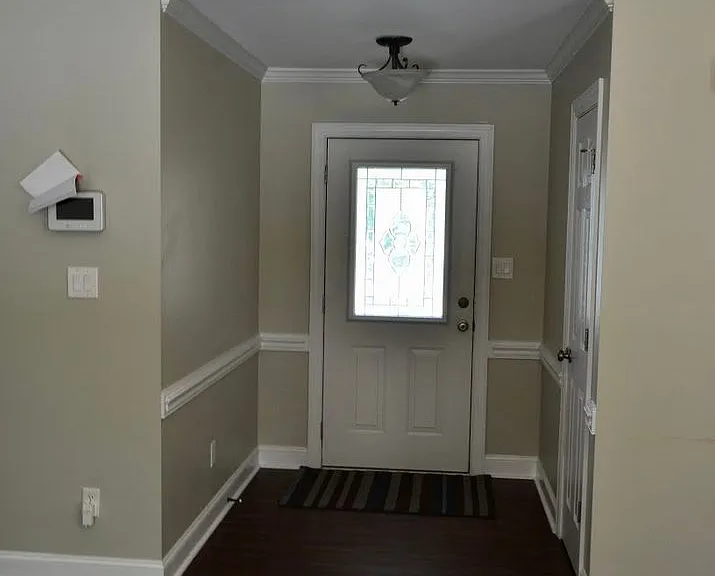 816 Stoneview Dr — Photo 3