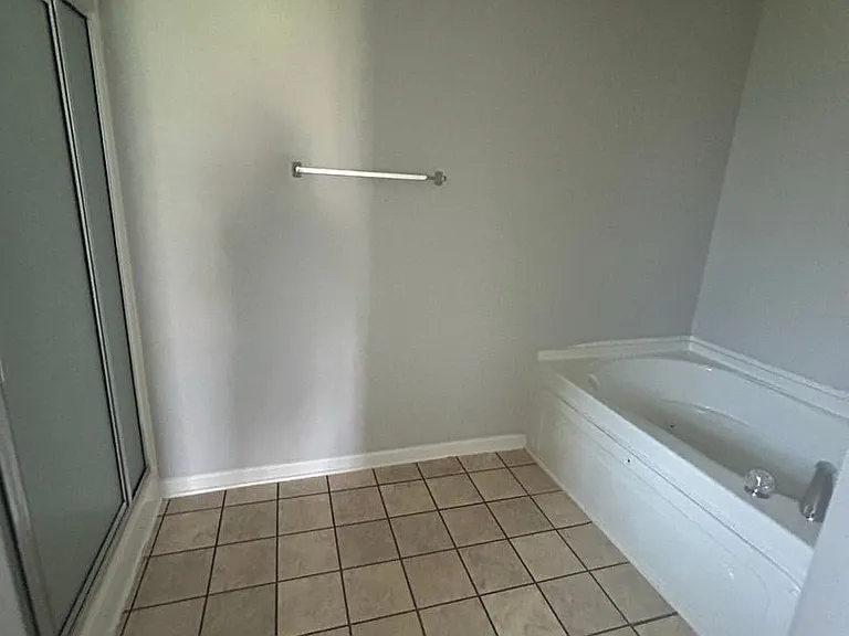 114 Amsterdam Pl — Photo 19
