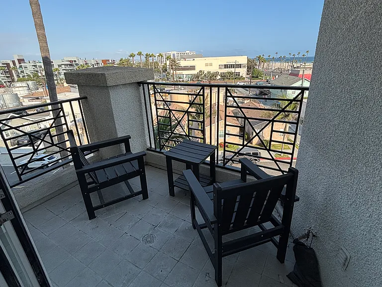 200 Pacific Coast Hwy #3 — Photo 6