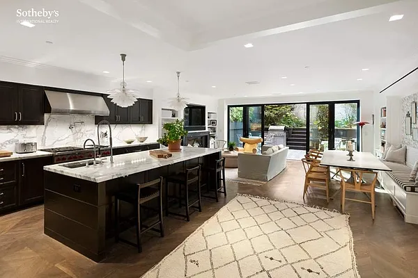 Sold by Sotheby's International Realty | media 4