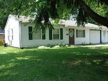 481 Nassau Dr — Photo 1