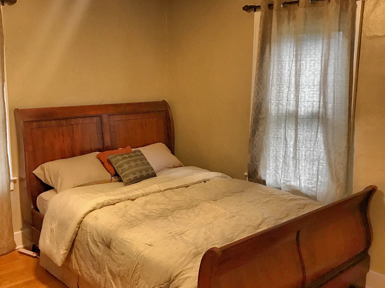 241 Lorraine Avenue - 4 Master Bedroom — Photo 1