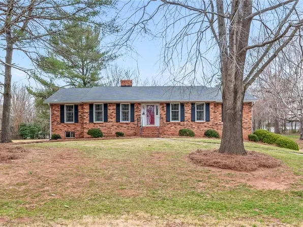 135 Stanwell Ct, Clemmons, NC 27012