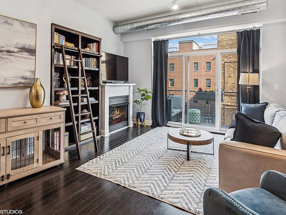 3rd image of 4846 N Clark St APT 304N