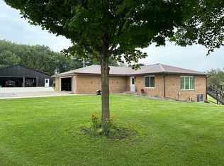 896 Cooks Rd, Waukon, IA 52172
