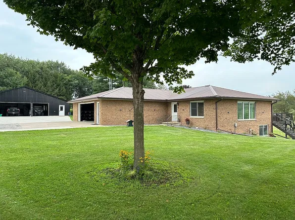 896 Cooks Rd, Waukon, IA 52172