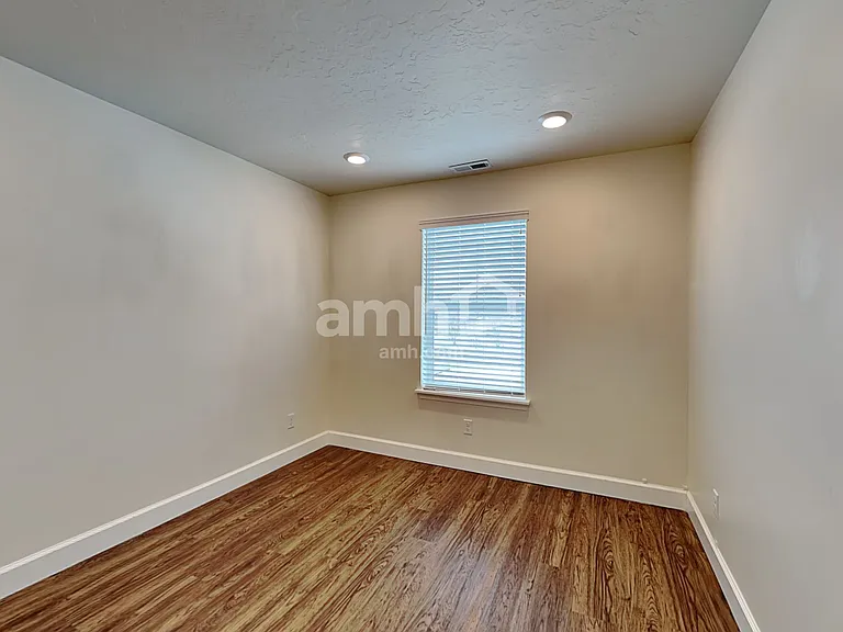 3028 E North Village Dr — Photo 17