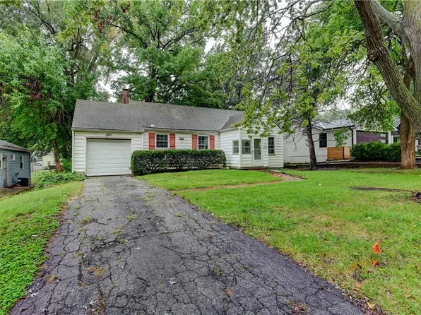 2305 W 73rd St, Prairie Village, KS 66208