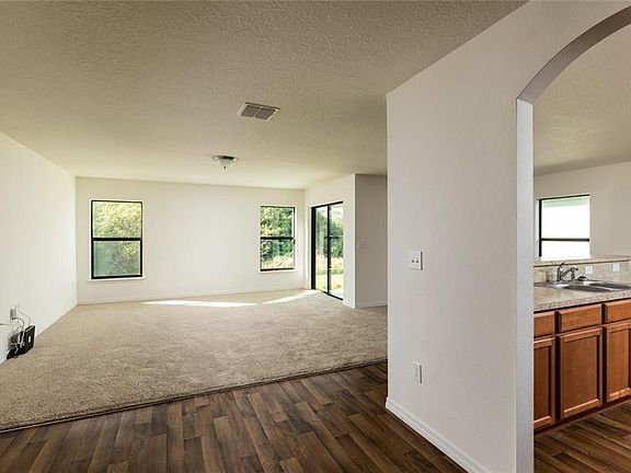 4th image of 672 Chatham Walk Dr