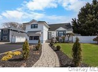 53 Elizabeth Drive, Bethpage, NY 11714
