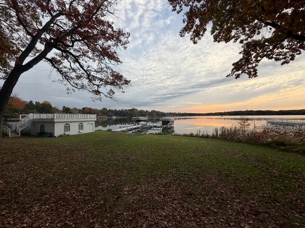 4860A N Hewitts Point Rd, Oconomowoc, WI 53066