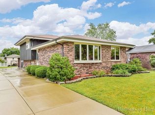 527 N Kenmore Ave, Addison, IL 60101