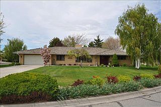 1st image of 825 Green Acres Dr