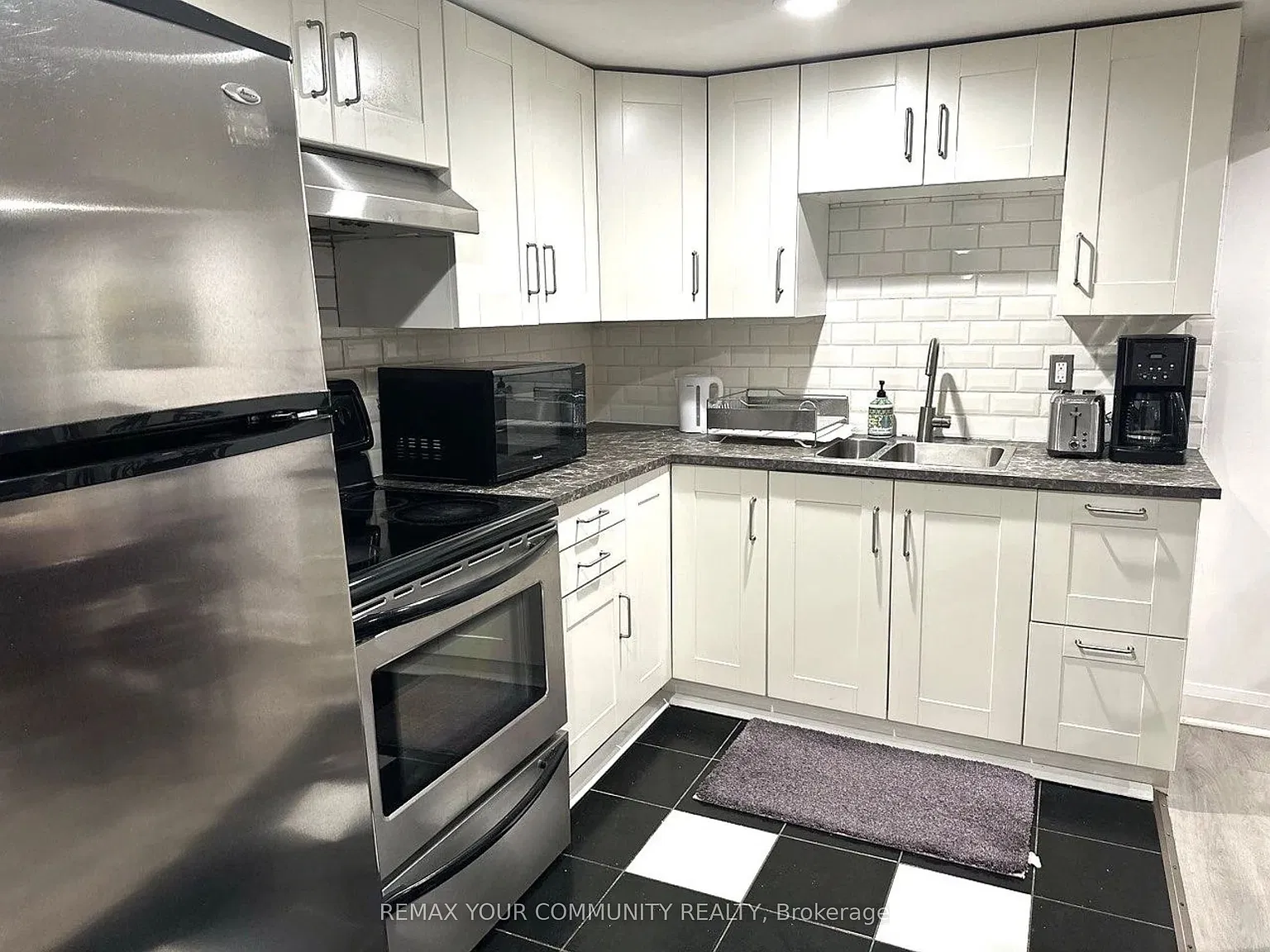 3 bed, $1,900 — Photo 2