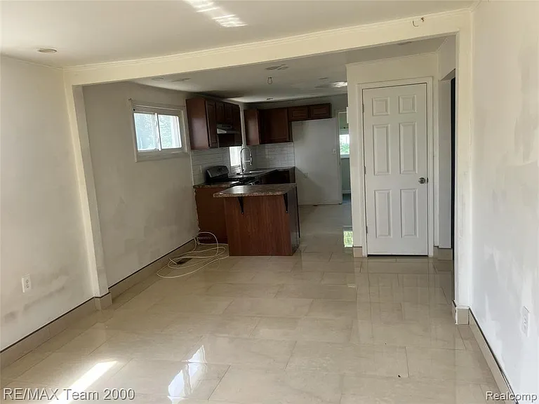 6895 Grandville Ave — Photo 8