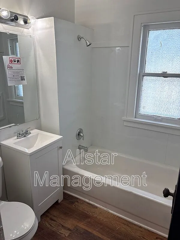 3 bed, 1.0 bath, 900 sqft, $1,295 — Photo 4