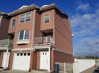13 Harbor Front Ct, Elizabethport, NJ 07206