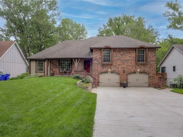 14111 Midland Dr, Shawnee, KS 66216