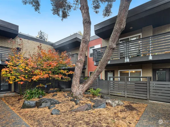 5220 42nd Avenue S #204, Seattle, WA 98118