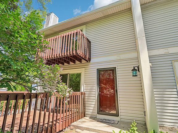 2nd image of 782 Highview Ct Unit C