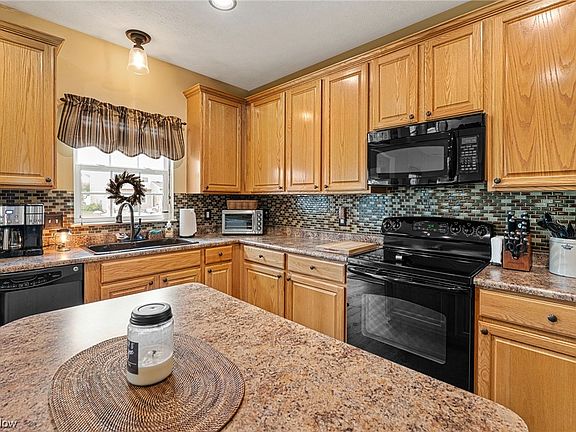 3rd image of 39211 Woodland Trl