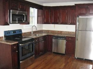 7 Arthur St, Farmingville, NY 11738
