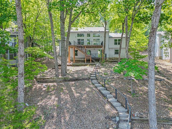 3rd image of 408 Palisades Dr