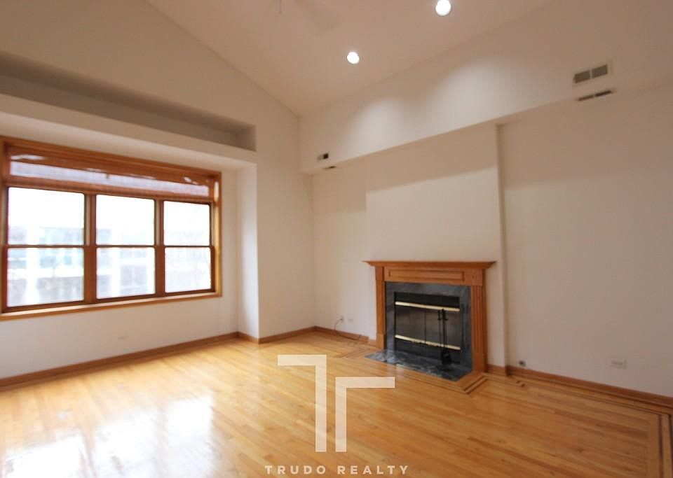 1st image of 1940 W Diversey Pkwy #3_W