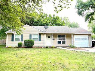 4005 SW 26th St, Topeka, KS 66614