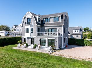 2 Gaspee Rd, Narragansett, RI 02882
