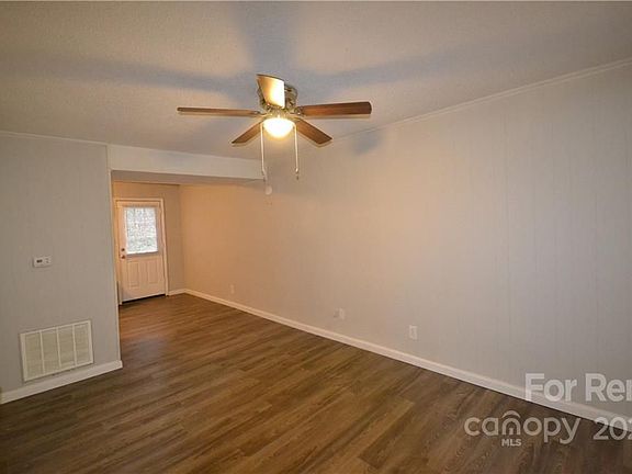 3rd image of 118 Ethel Dr #1