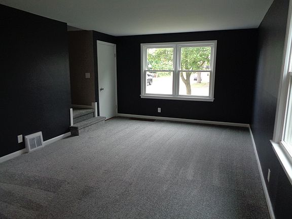 5th image of 200 Ellen Dr #B
