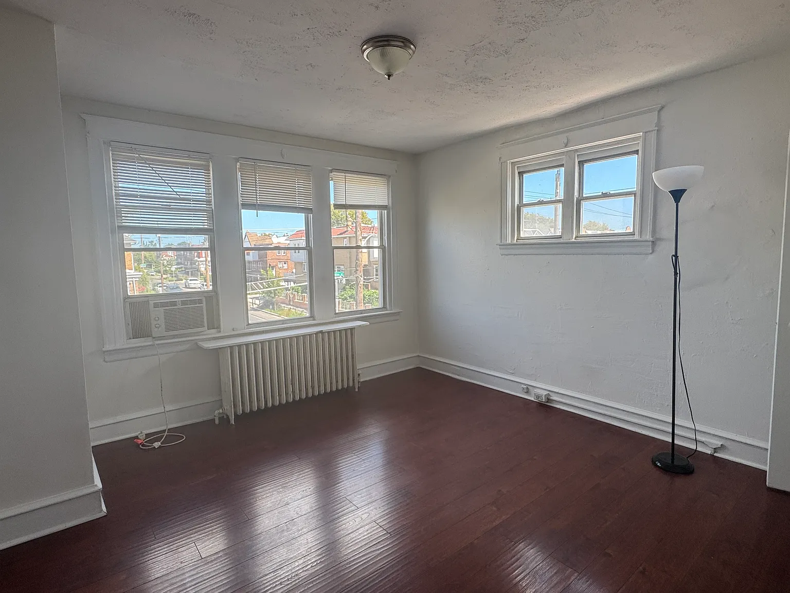 3 bed, 700 sqft, $1,250 — Photo 4