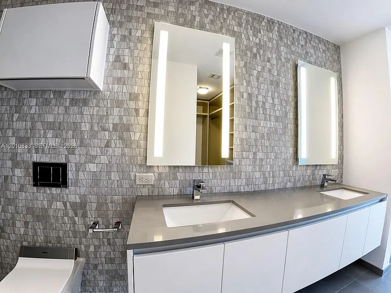 88 SW 7th St #2206 — Photo 24