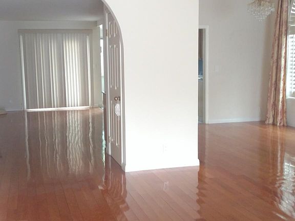 Entry way giving better view of high vaulted ceiling.