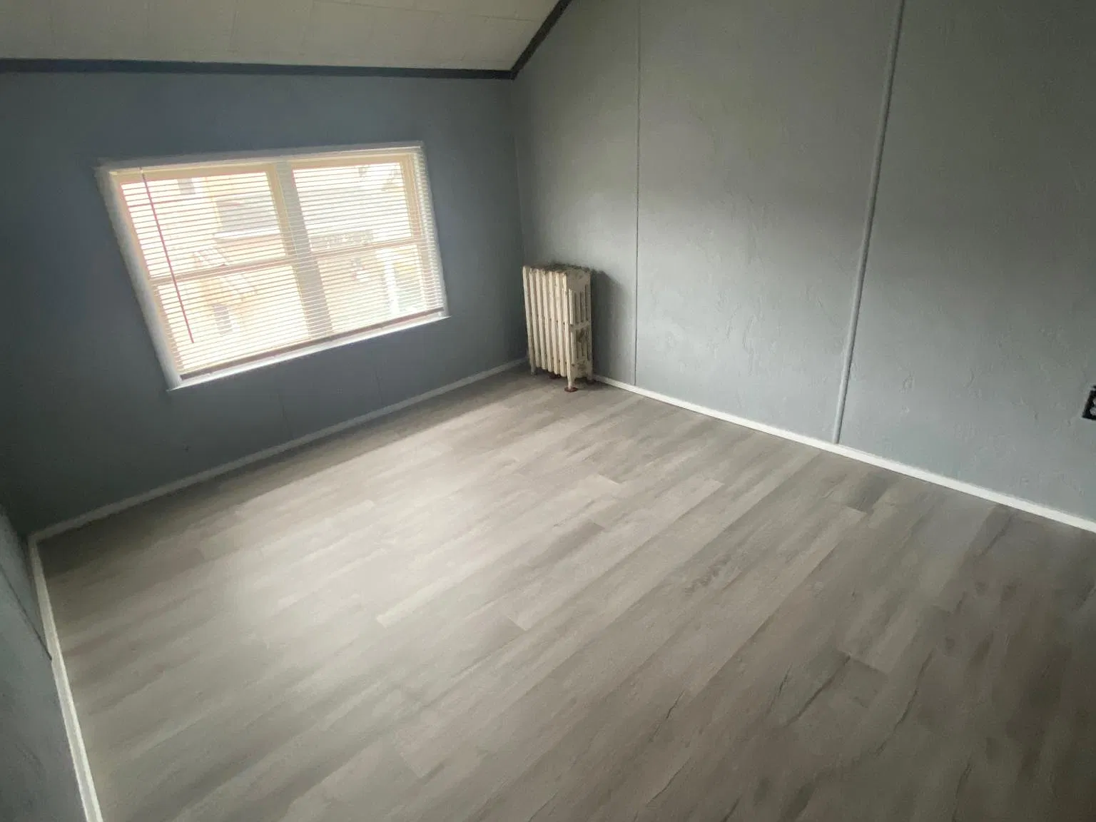 2 bed, 2742 sqft, $1,200 — Photo 3